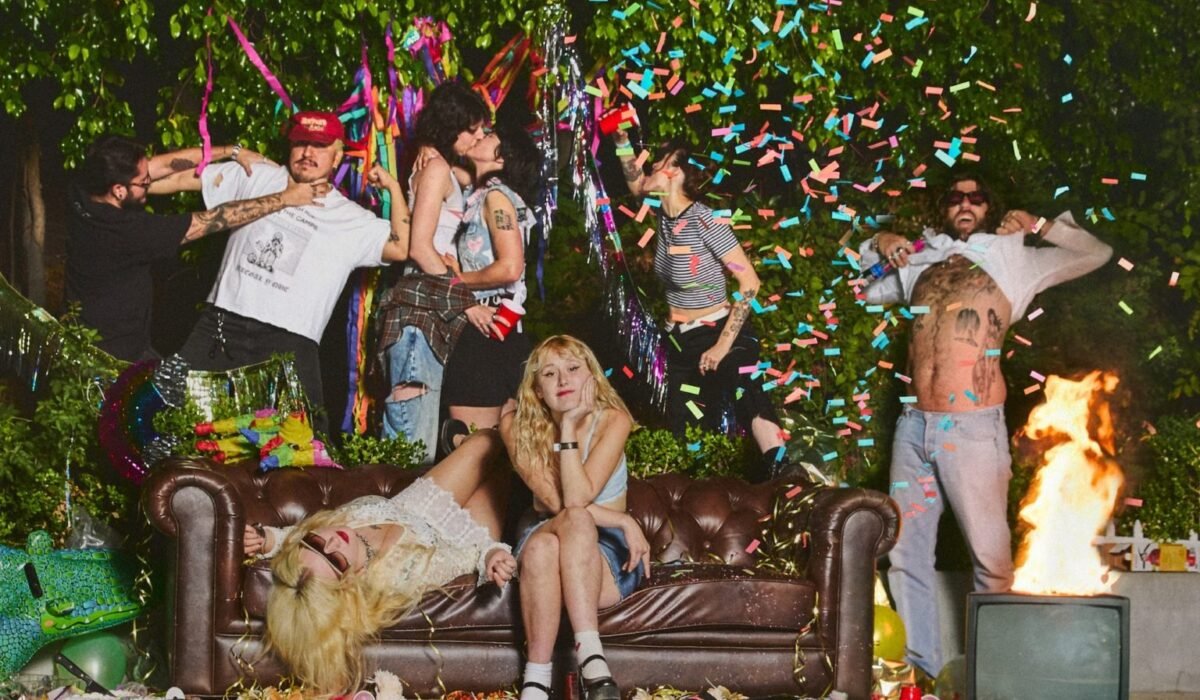 Las Lambrini Girls están enojadas y se nota